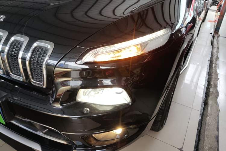 Used Jeep Cherokee 2017 2.4L Professional Edition Left Front Headlight