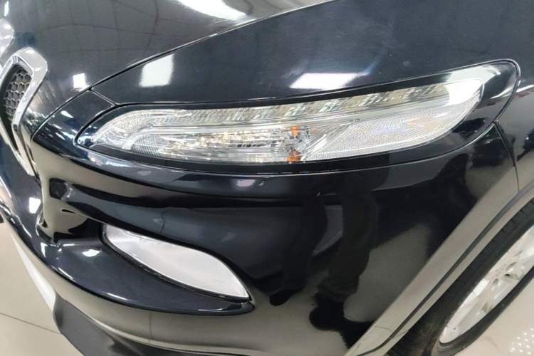 Used Jeep Cherokee 2017 2.0L Superior Edition Left Front Headlight