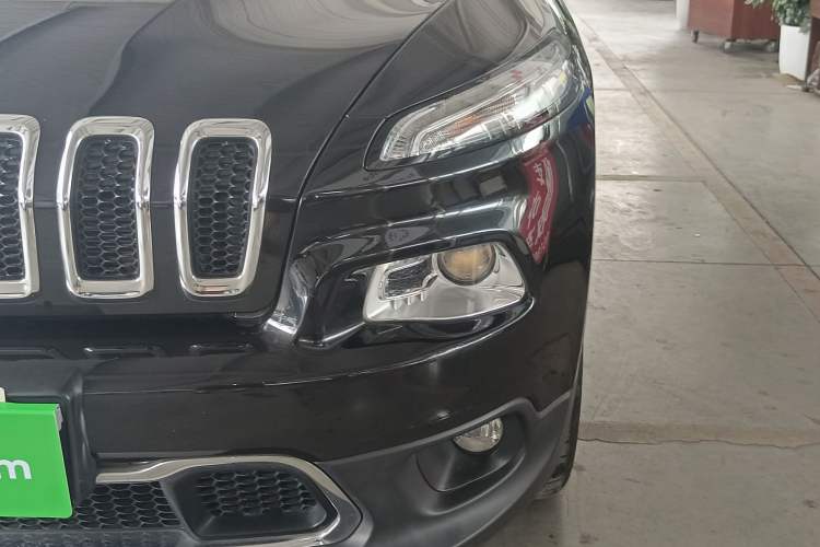 Used Jeep Cherokee 2017 2.0L Superior Edition Left Front Headlight