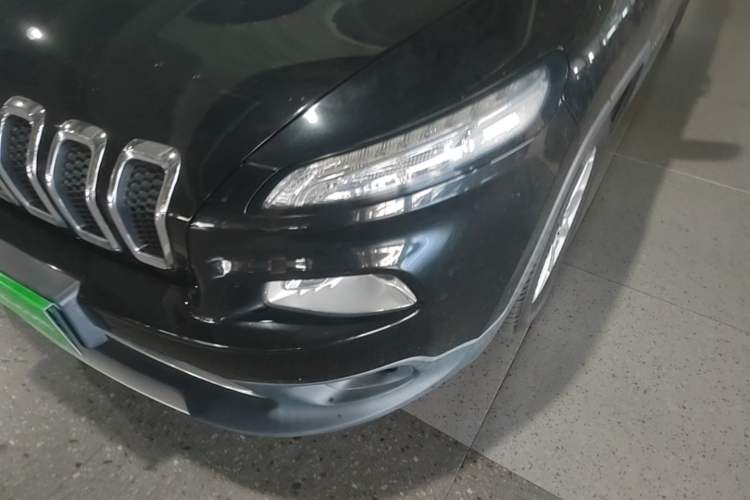 Used Jeep Cherokee 2017 2.0L Superior Edition Left Front Headlight