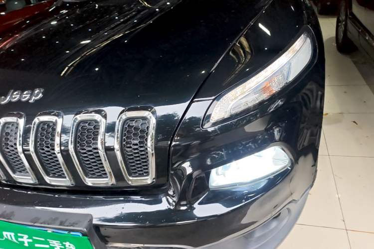 Used Jeep Cherokee 2017 2.0L Superior Edition Left Front Headlight