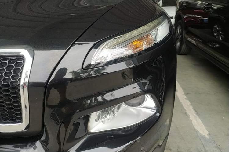 Used Jeep Cherokee 2017 2.0L Superior Edition Left Front Headlight