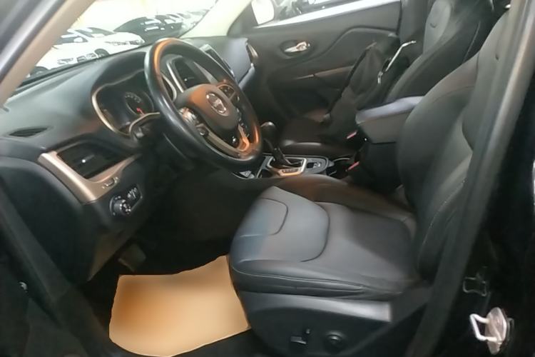 Used Jeep Cherokee 2017 2.0L Superior Edition Left Front Seat