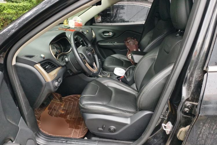 Used Jeep Cherokee 2017 2.0L Superior Edition Left Front Seat