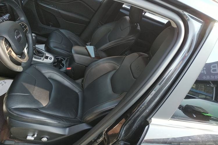Used Jeep Cherokee 2017 2.4L Excellence Edition Left Front Seat