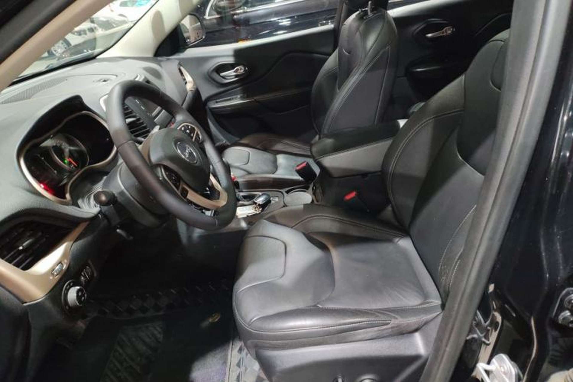 Used Jeep Cherokee 2017 2.4L Leading Edition Left Front Seat