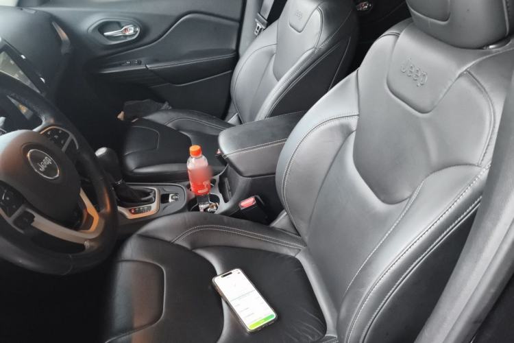 Used Jeep Cherokee 2017 2.0L Superior Edition Left Front Seat