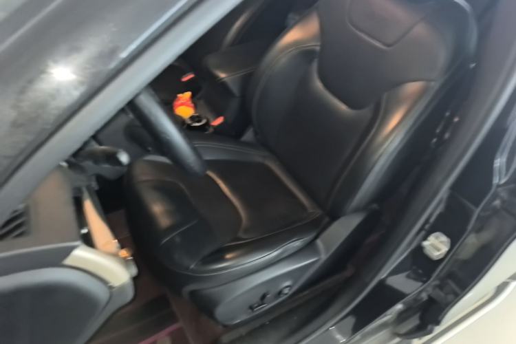 Used Jeep Cherokee 2017 2.0L Superior Edition Left Front Seat