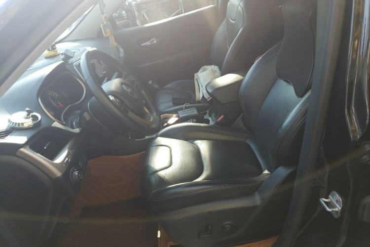 Used Jeep Cherokee 2017 2.4L Excellence Edition Left Front Seat