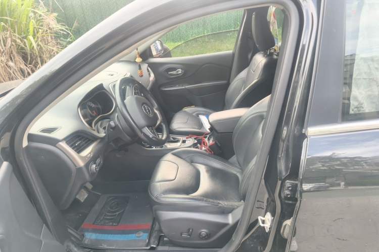 Used Jeep Cherokee 2017 2.4L Leading Smart Edition Left Front Seat