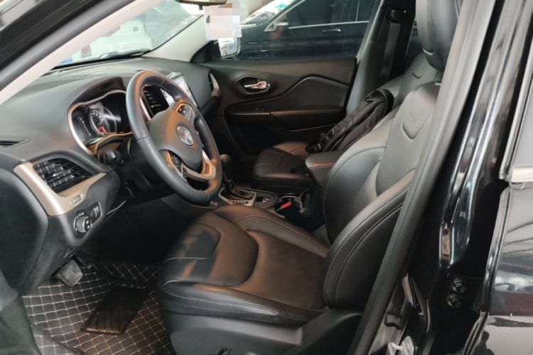 Used Jeep Cherokee 2017 2.4L Professional Edition Left Front Seat