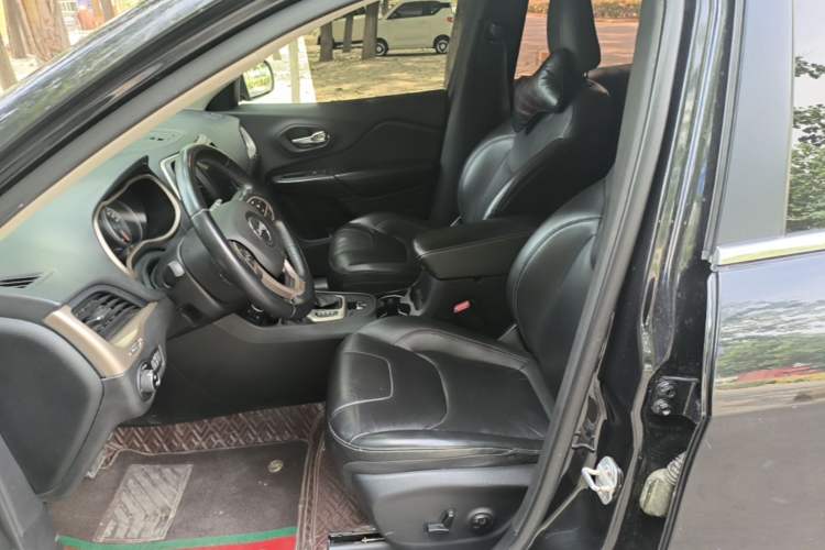 Used Jeep Cherokee 2017 2.4L Leading Smart Edition Left Front Seat