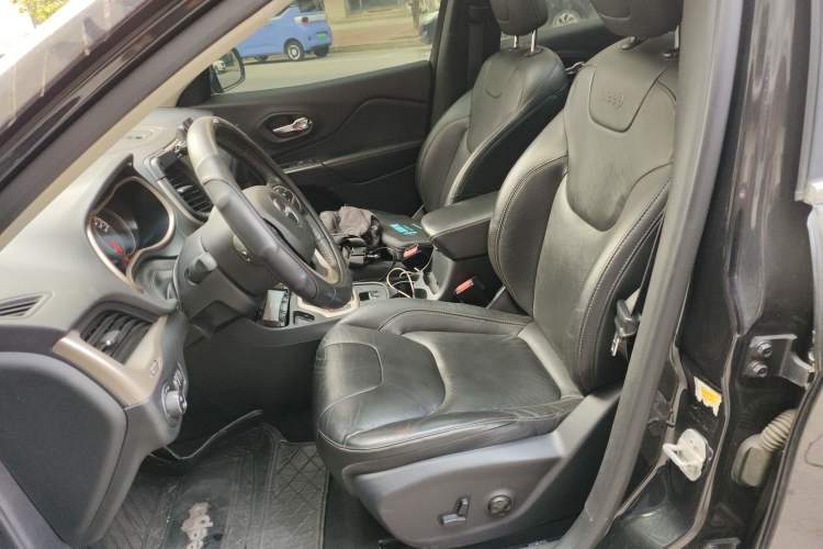 Used Jeep Cherokee 2017 2.4L Leading Smart Edition Left Front Seat