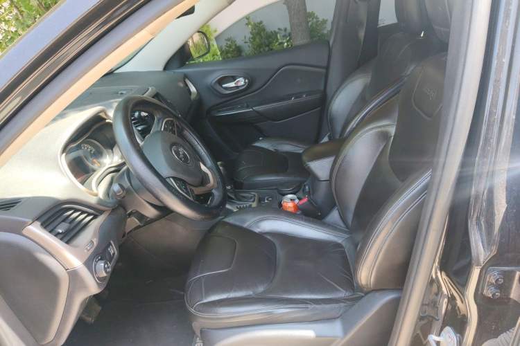 Used Jeep Cherokee 2017 2.4L Professional Smart Edition Left Front Seat