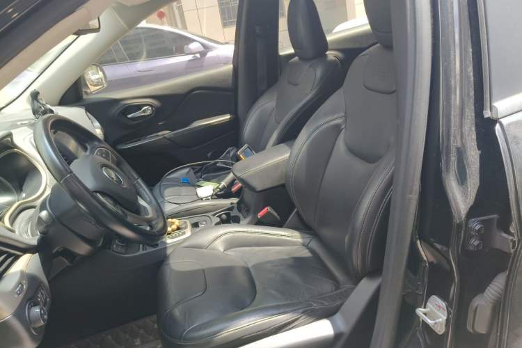 Used Jeep Cherokee 2017 2.4L Leading Smart Edition Left Front Seat