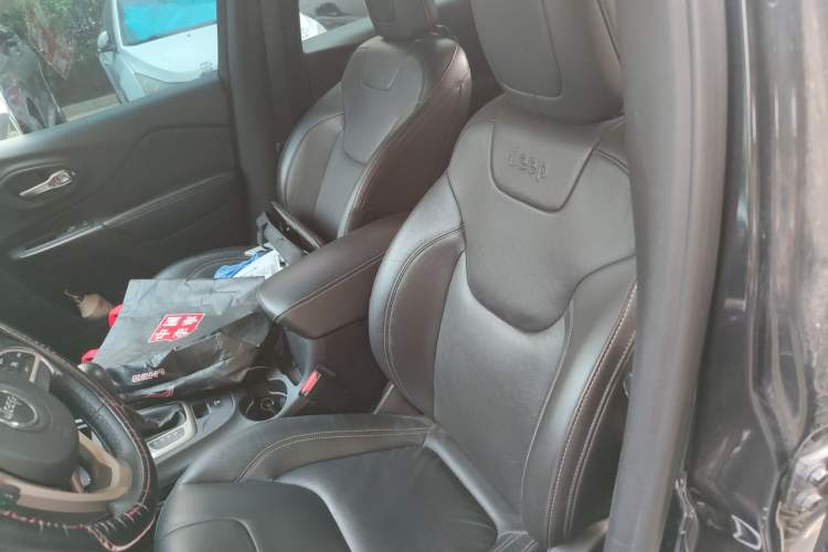 Used Jeep Cherokee 2017 2.0L Superior Edition Left Front Seat