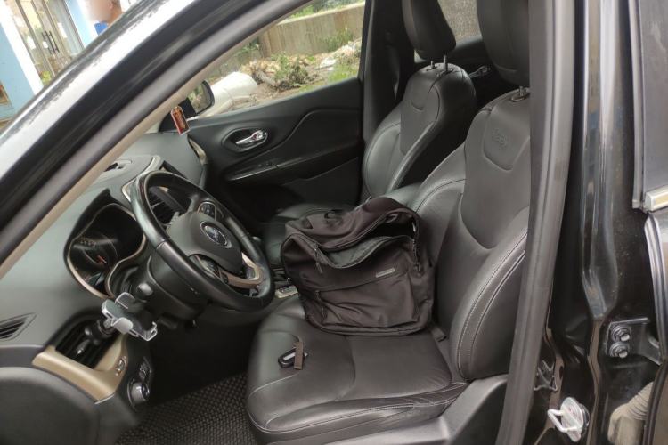 Used Jeep Cherokee 2017 2.4L Leading Smart Edition Left Front Seat