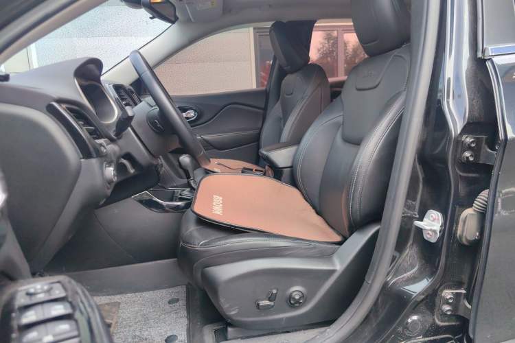 Used Jeep Cherokee 2017 2.4L Leading Smart Edition Left Front Seat