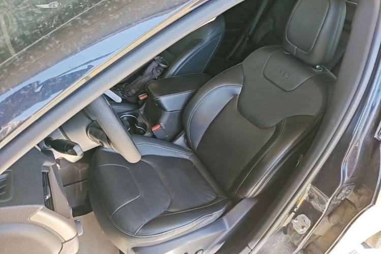 Used Jeep Cherokee 2017 2.0L Superior Edition Left Front Seat