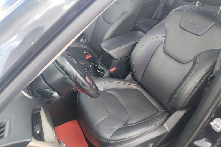 Used Jeep Cherokee 2017 2.0L Superior Edition Left Front Seat