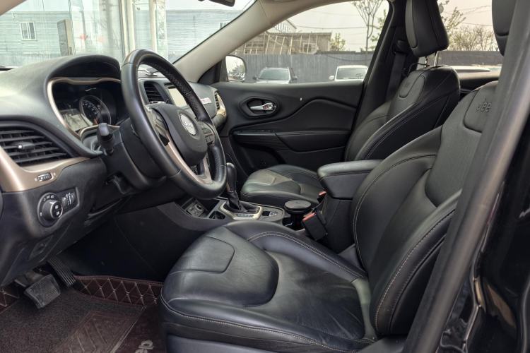Used Jeep Cherokee 2017 2.4L Leading Edition Left Front Seat