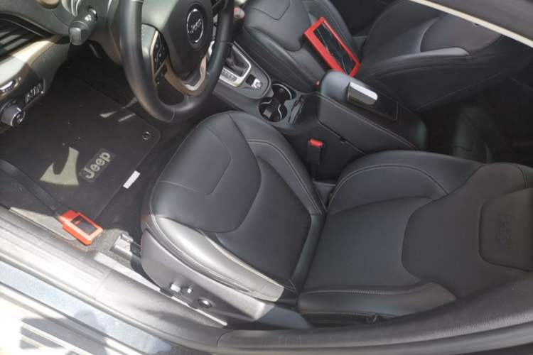 Used Jeep Cherokee 2017 2.0L Superior Edition Left Front Seat