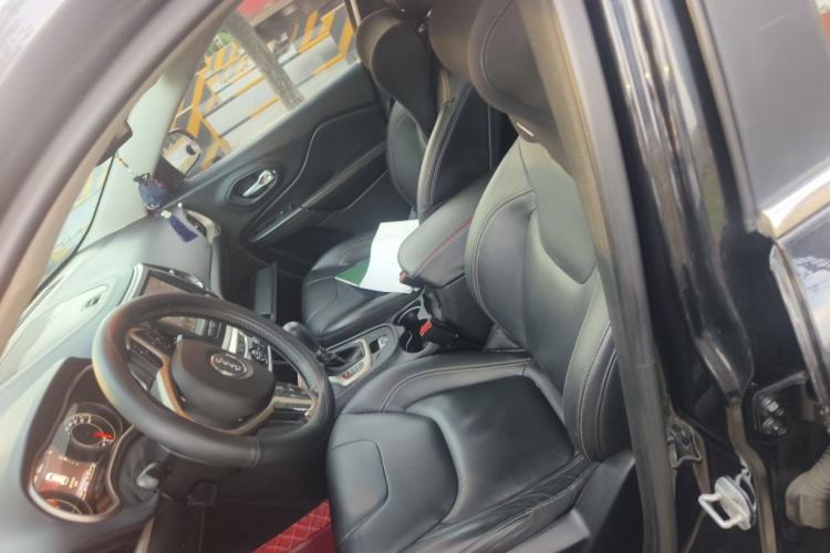 Used Jeep Cherokee 2017 2.4L Professional Smart Edition Left Front Seat
