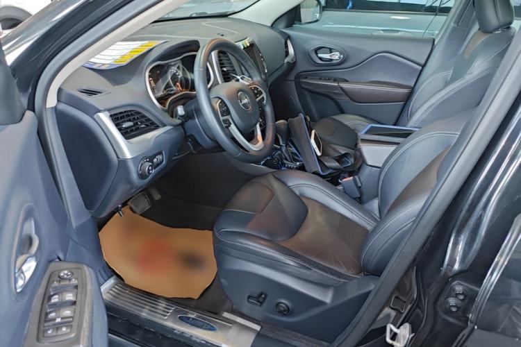 Used Jeep Cherokee 2017 2.0L Superior Edition Left Front Seat
