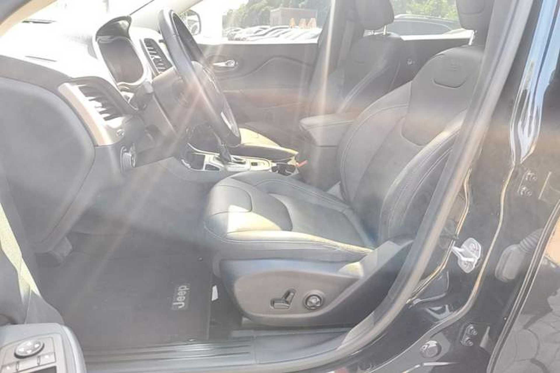 Used Jeep Cherokee 2017 2.0L Superior Edition Left Front Seat