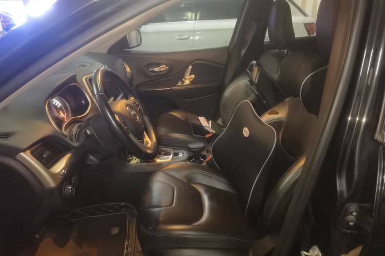 Used Jeep Cherokee 2017 2.0L Superior Edition Left Front Seat