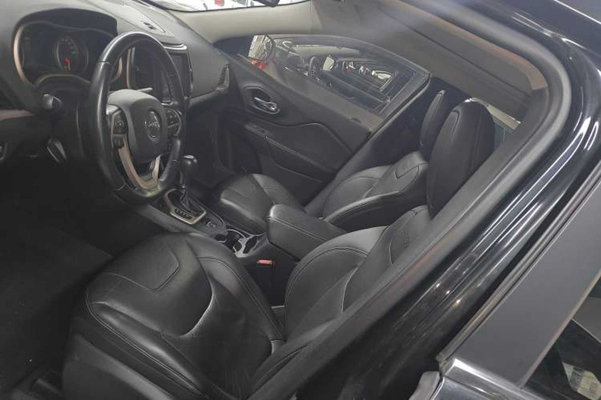 Used Jeep Cherokee 2017 2.0L Superior Edition Left Front Seat