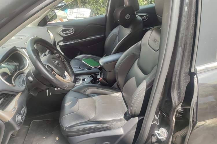 Used Jeep Cherokee 2017 2.4L Leading Smart Edition Left Front Seat
