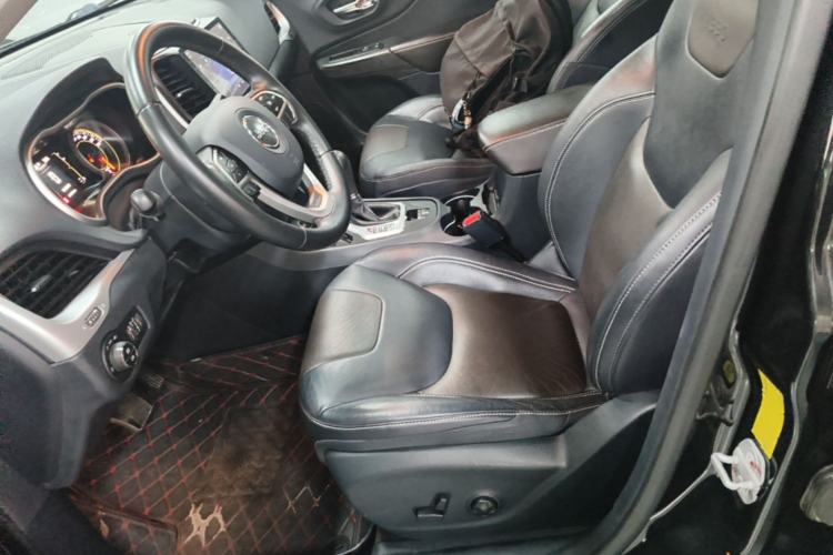 Used Jeep Cherokee 2017 2.4L Leading Edition Left Front Seat