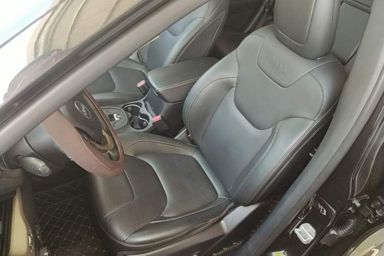 Used Jeep Cherokee 2017 2.0L Superior Edition Left Front Seat