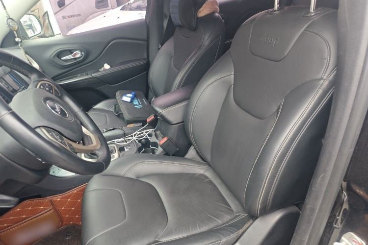 Used Jeep Cherokee 2017 2.0L Superior Edition Left Front Seat