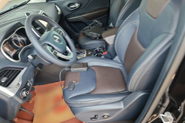 Used Jeep Cherokee 2017 2.4L Excellence Edition Left Front Seat