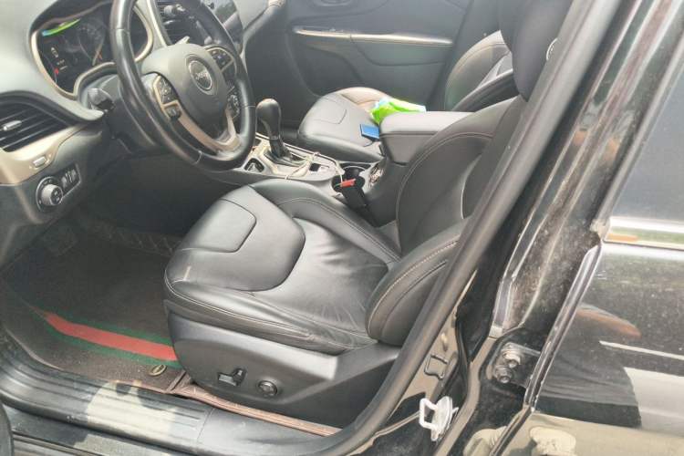 Used Jeep Cherokee 2017 2.4L Leading Edition Left Front Seat