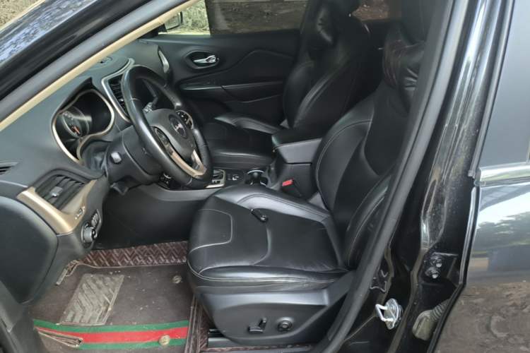Used Jeep Cherokee 2017 2.4L Leading Smart Edition Left Front Seat