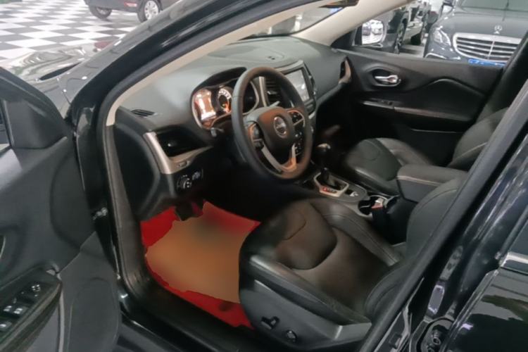 Used Jeep Cherokee 2017 2.0L Superior Edition Left Front Seat