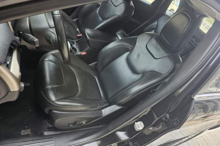 Used Jeep Cherokee 2017 2.0L Superior Edition Left Front Seat