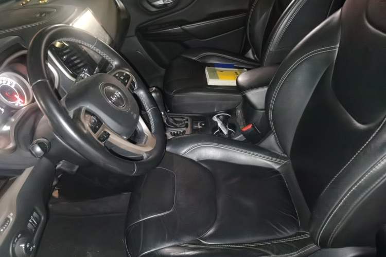 Used Jeep Cherokee 2017 2.4L Leading Edition Left Front Seat