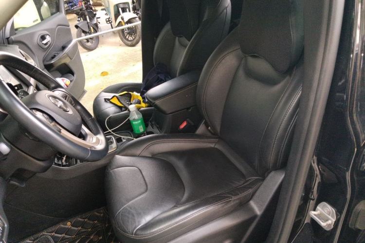 Used Jeep Cherokee 2017 2.0L Superior Edition Left Front Seat