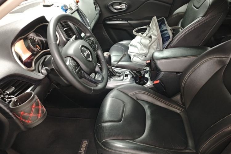 Used Jeep Cherokee 2017 2.4L Leading Smart Edition Left Front Seat