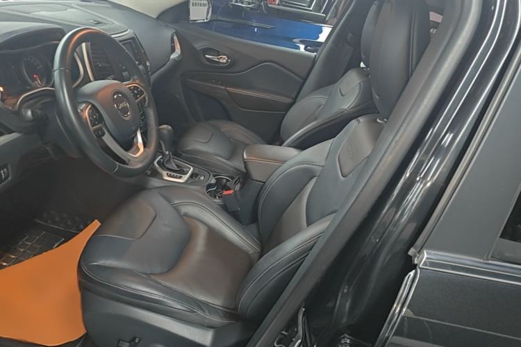 Used Jeep Cherokee 2017 2.4L Professional Edition Left Front Seat
