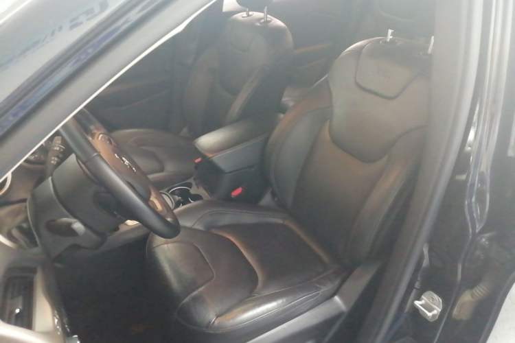 Used Jeep Cherokee 2017 2.0L Superior Edition Left Front Seat