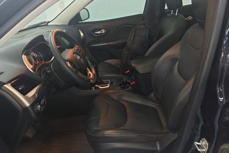 Used Jeep Cherokee 2017 2.4L Leading Smart Edition Left Front Seat