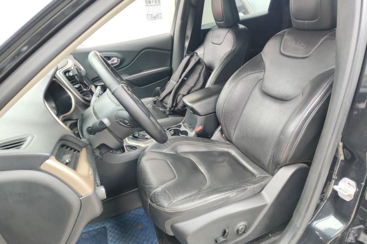 Used Jeep Cherokee 2017 2.0L Superior Edition Left Front Seat