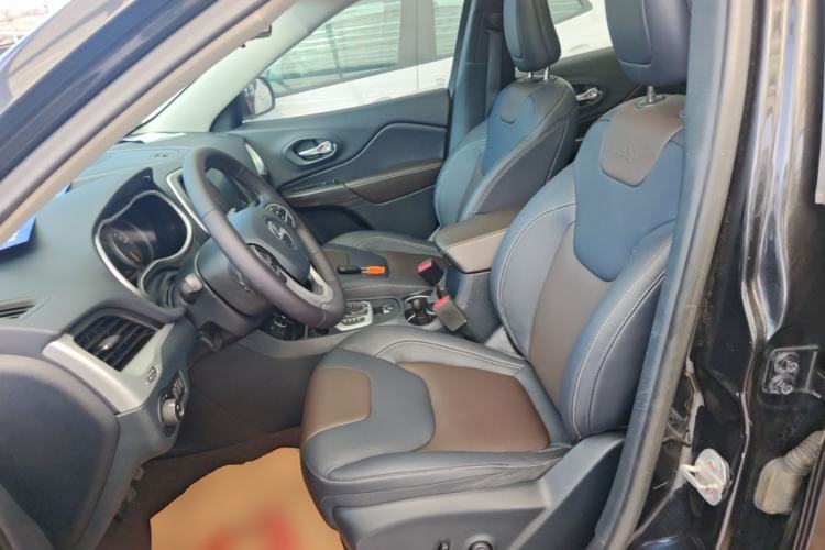 Used Jeep Cherokee 2017 2.4L Leading Smart Edition Left Front Seat