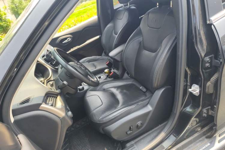 Used Jeep Cherokee 2017 2.4L Professional Smart Edition Left Front Seat