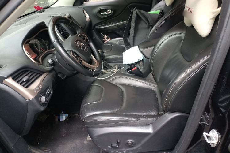 Used Jeep Cherokee 2017 2.0L Superior Edition Left Front Seat